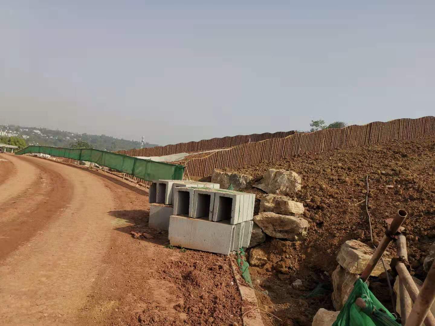 成都会群水泥制品厂专业生产排水沟盖板